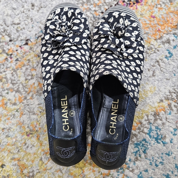 CHANEL Camilla Loafers SIZE 40 - Picture 1 of 5